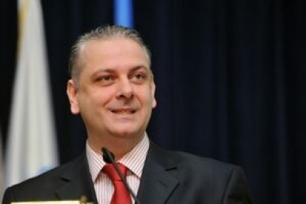 Ministrul Turismului spune că nu înţelege sfaturile lui Mazăre, care îndeamnă hotelierii să alunge controalele cu parul
